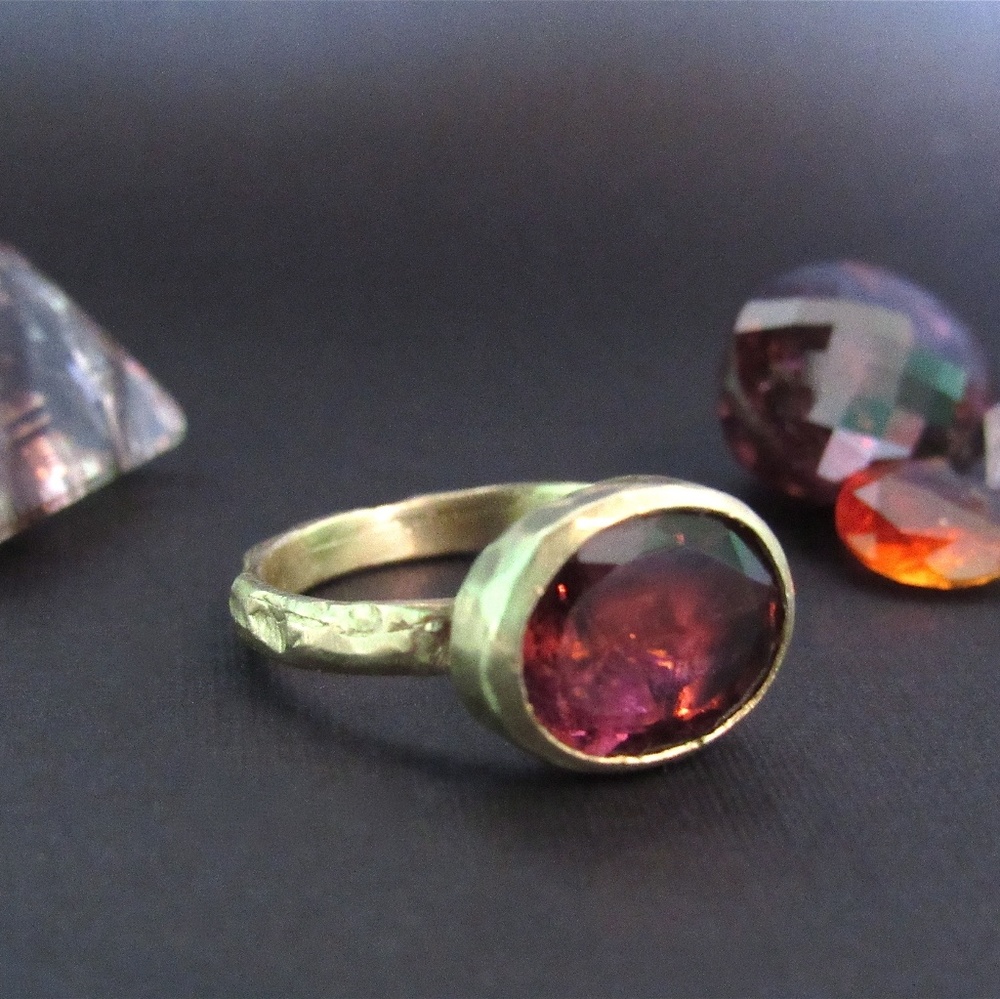 14k solid yellow Gold ring. - Picture 2 of 8